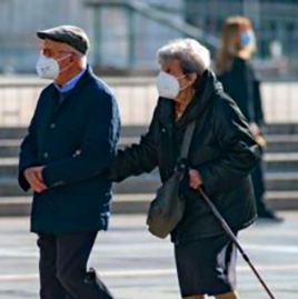 anziani con mascherina
