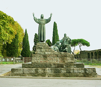  Monumento a San Francesco d'Assisi
