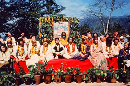I Beatles a Rishikesh con Maharishi Mahesh Yogi